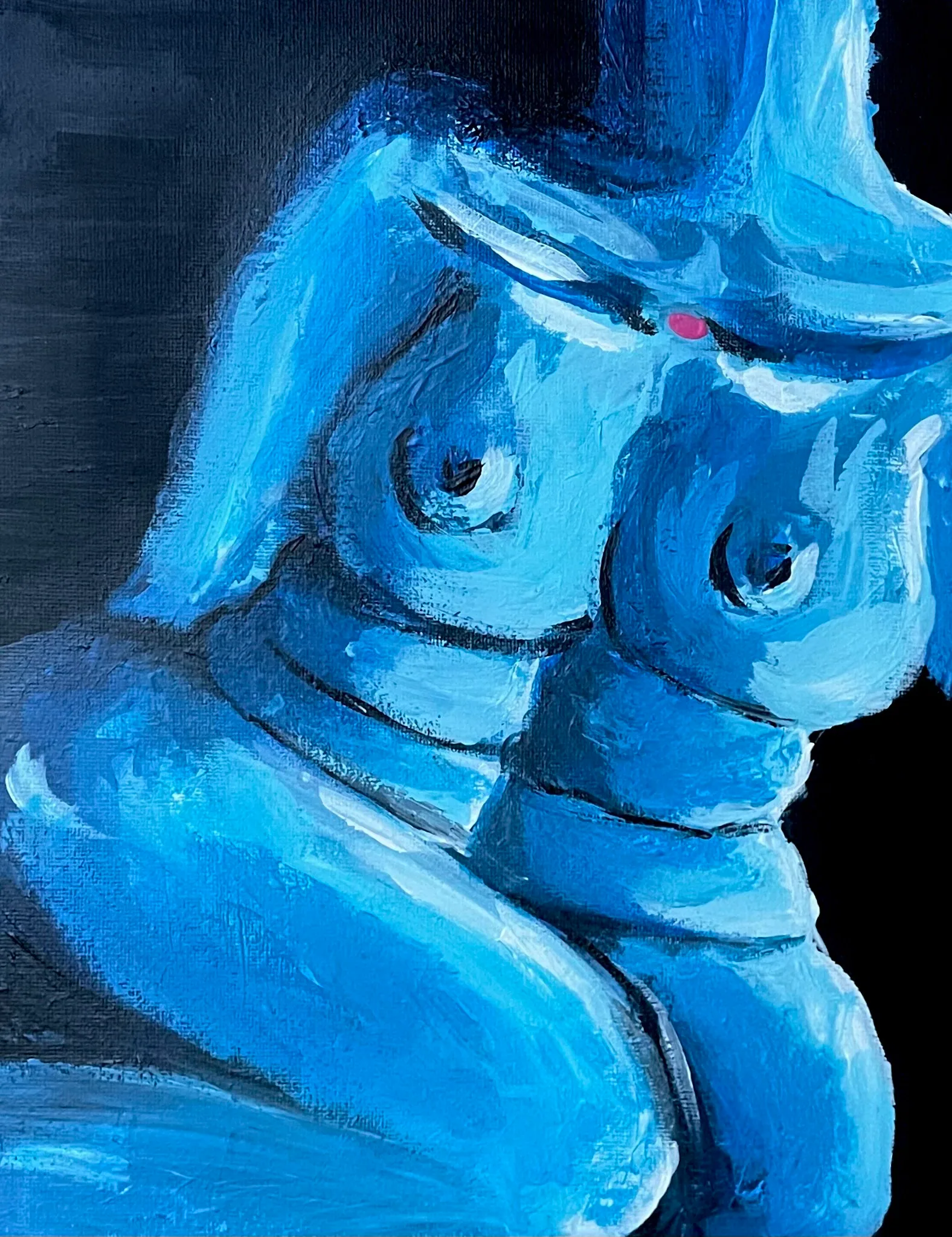 Blauw schilderij van twee figuren die elkaar omarmen